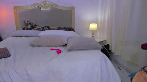 Emily online show from December 28, 5:25 pm