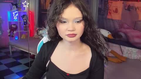 Emilyhaves online show from January 6, 8:07 am