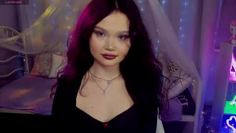 Emilyhaves online show from May 3, 12:55 pm