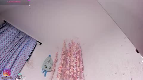 Snapshot of emilycollei chatting on June 8, 11:21 am Emily online show from June 8, 11:21 am