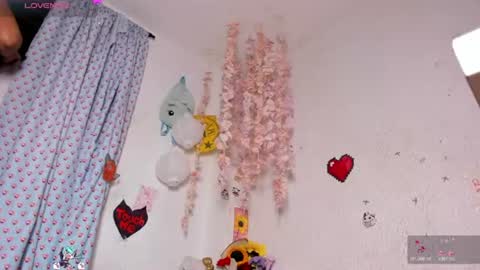 Snapshot of emilycollei chatting on July 22, 8:28 am Emily online show from July 22, 8:28 am