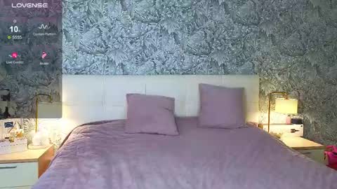 Snapshot of emilydancee chatting on May 22, 5:14 am emilydancee online show from May 22, 5:14 am
