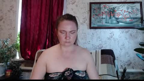Snapshot of emilydoth chatting on May 9, 6:29 am EmilyDoth online show from May 9, 6:29 am