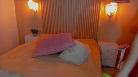 EMILY online show from November 9, 6:17 pm