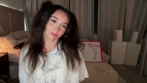 Snapshot of emilyfawn chatting on May 3, 3:34 am emilyfawn online show from May 3, 3:34 am