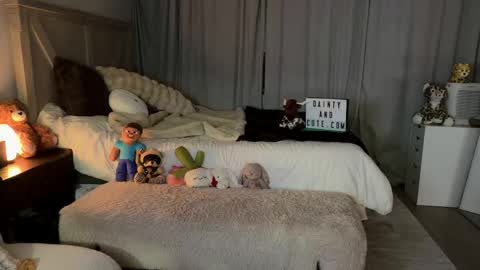 Snapshot of emilyfawn chatting on May 24, 3:44 am emilyfawn online show from May 24, 3:44 am