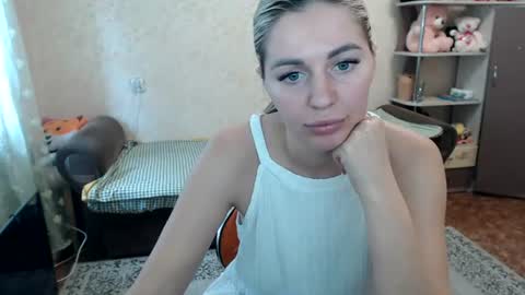 Snapshot of emilyfork chatting on June 16, 11:24 am emilyfork online show from June 16, 11:24 am