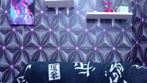 Snapshot of emilygrooe chatting on December 13, 10:59 pm EMELY online show from December 13, 10:59 pm