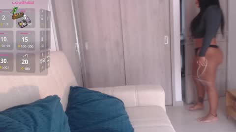 Snapshot of emilyguss chatting on February 5, 2:37 pm Emily online show from February 5, 2:37 pm