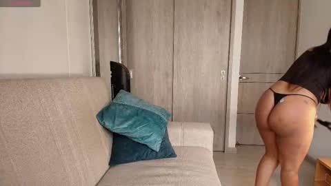 Snapshot of emilyguss chatting on December 3, 2:04 pm Emily online show from December 3, 2:04 pm