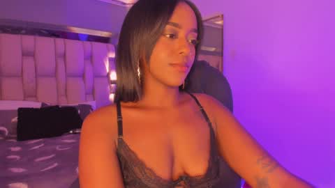 Snapshot of emilyhaan_ chatting on January 23, 11:05 pm Emily online show from January 23, 11:05 pm