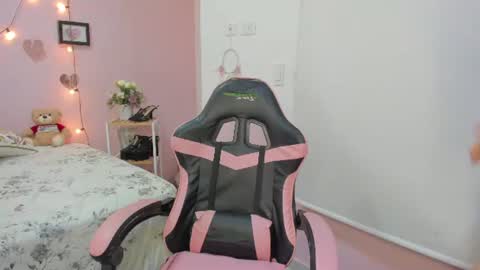Emily online show from June 8, 9:04 pm