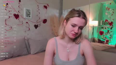 Snapshot of emilyhewell chatting on February 16, 1:14 am Emi online show from February 16, 1:14 am