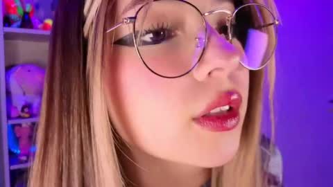 VALEEEN online show from April 21, 3:17 pm