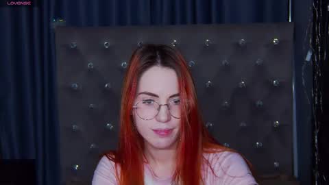 Snapshot of emilykents chatting on February 9, 7:38 am EmilyKents online show from February 9, 7:38 am