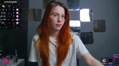 Snapshot of emilykents chatting on February 13, 4:43 am EmilyKents online show from February 13, 4:43 am