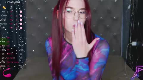 Snapshot of emilykents chatting on February 14, 10:59 am EmilyKents online show from February 14, 10:59 am