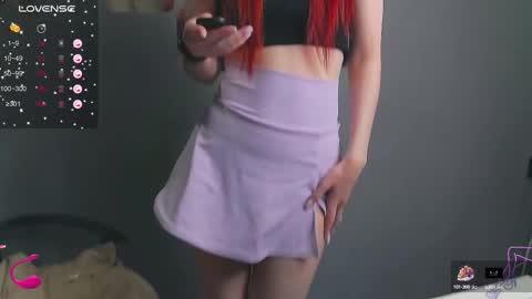 Snapshot of emilykents chatting on February 21, 8:29 am EmilyKents online show from February 21, 8:29 am