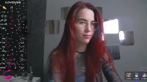 Snapshot of emilykents chatting on February 25, 5:41 am EmilyKents online show from February 25, 5:41 am