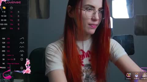 Snapshot of emilykents chatting on March 11, 4:43 am EmilyKents online show from March 11, 4:43 am