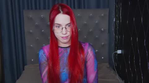 Snapshot of emilykents chatting on October 8, 2:09 am EmilyKents online show from October 8, 2:09 am