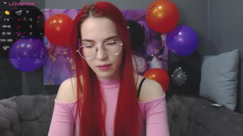 Snapshot of emilykents chatting on October 28, 1:31 am EmilyKents online show from October 28, 1:31 am