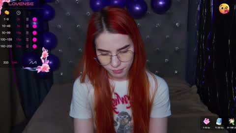 Snapshot of emilykents chatting on November 22, 2:21 am EmilyKents online show from November 22, 2:21 am