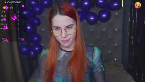 Snapshot of emilykents chatting on December 4, 1:15 am EmilyKents online show from December 4, 1:15 am