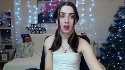 Emyli online show from December 12, 9:15 pm