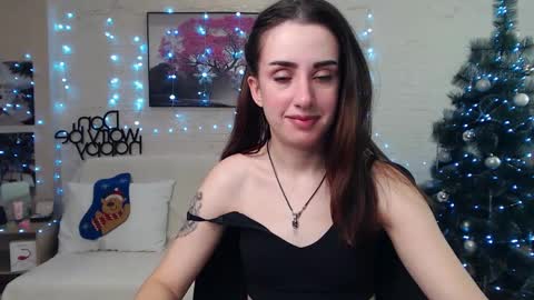 Emyli online show from December 25, 9:00 pm