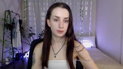 Emyli online show from September 18, 5:15 pm