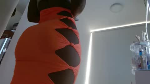 Snapshot of emilymonrro chatting on January 19, 6:10 pm emily monrro online show from January 19, 6:10 pm