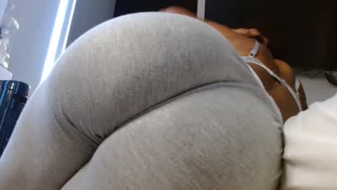 Snapshot of emilymonrro chatting on September 24, 2:15 am emily monrro online show from September 24, 2:15 am