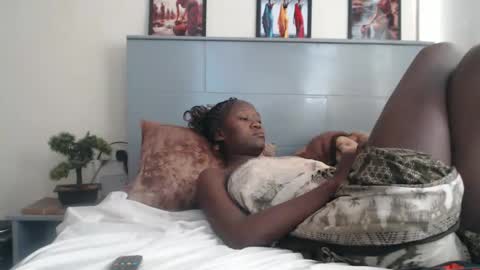 Snapshot of emilyposha chatting on February 11, 8:05 am Emilly online show from February 11, 8:05 am