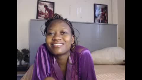 Snapshot of emilyposha chatting on February 16, 5:48 am Emilly online show from February 16, 5:48 am