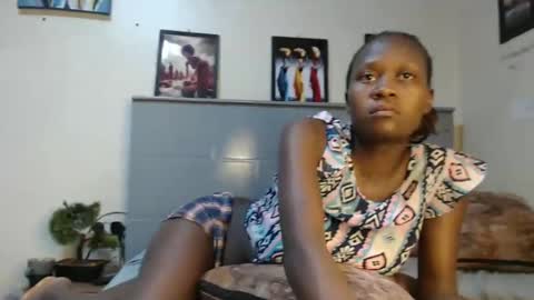 Snapshot of emilyposha chatting on February 23, 9:16 pm Emilly online show from February 23, 9:16 pm