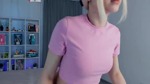 Snapshot of emilyrighter chatting on May 28, 5:10 pm Hey i am Emily am - pm online show from May 28, 5:10 pm