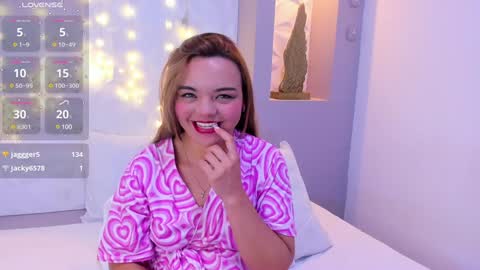 Snapshot of emilyrouss_ chatting on December 28, 10:13 pm EMILY online show from December 28, 10:13 pm