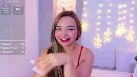 Snapshot of emilyrouss_ chatting on December 29, 1:24 am EMILY online show from December 29, 1:24 am