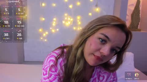 Snapshot of emilyrouss_ chatting on December 31, 1:26 am EMILY online show from December 31, 1:26 am
