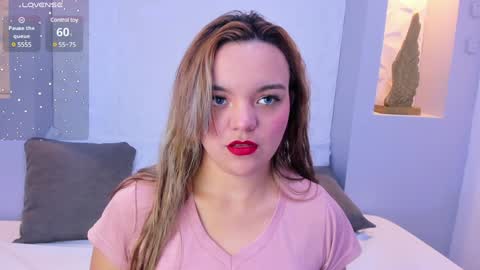 Snapshot of emilyrouss_ chatting on January 10, 7:21 pm EMILY online show from January 10, 7:21 pm