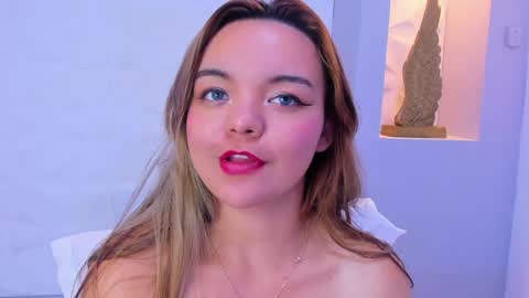 Snapshot of emilyrouss_ chatting on January 14, 2:08 am EMILY online show from January 14, 2:08 am
