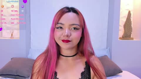 Snapshot of emilyrouss_ chatting on February 25, 7:14 pm EMILY online show from February 25, 7:14 pm