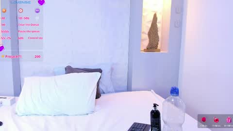 Snapshot of emilyrouss_ chatting on February 26, 10:31 pm EMILY online show from February 26, 10:31 pm