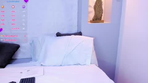 Snapshot of emilyrouss_ chatting on March 6, 12:32 am EMILY online show from March 6, 12:32 am