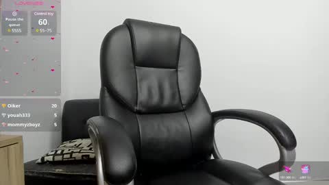 Snapshot of emilysex_118 chatting on March 9, 1:59 pm Emily online show from March 9, 1:59 pm