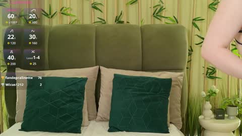 EmilyWess online show from April 7, 4:29 pm