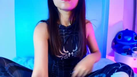 Snapshot of emilywithe_ chatting on January 24, 4:37 am online show from January 24, 4:37 am