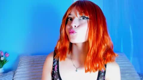 Snapshot of emilywithe_ chatting on October 10, 11:15 pm online show from October 10, 11:15 pm