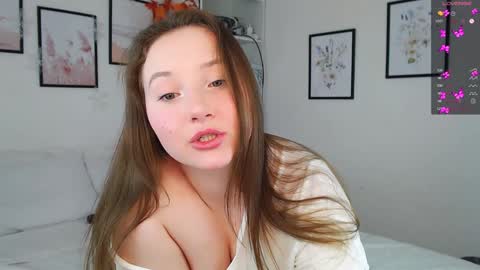 Snapshot of emilyxgrasez chatting on February 5, 8:11 am Emily online show from February 5, 8:11 am